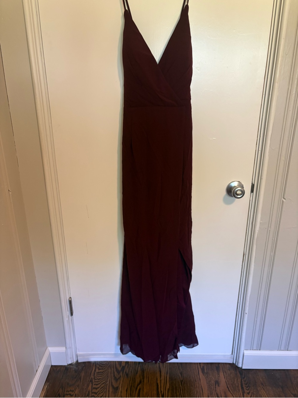 Elegant Burgundy Bridesmaid Dress with V-Neck and cross back Spaghetti Straps